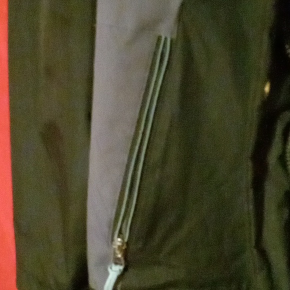 Coat - Picture 4 of 10